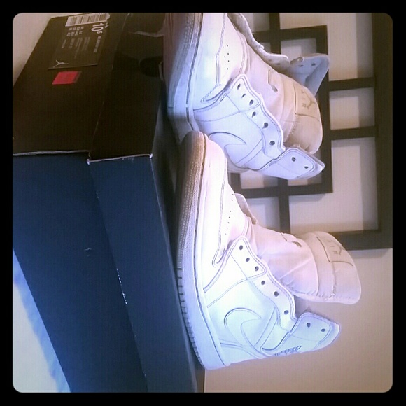 Air Jordan 1 All White With A Grey Bottom - Picture 1 of 2